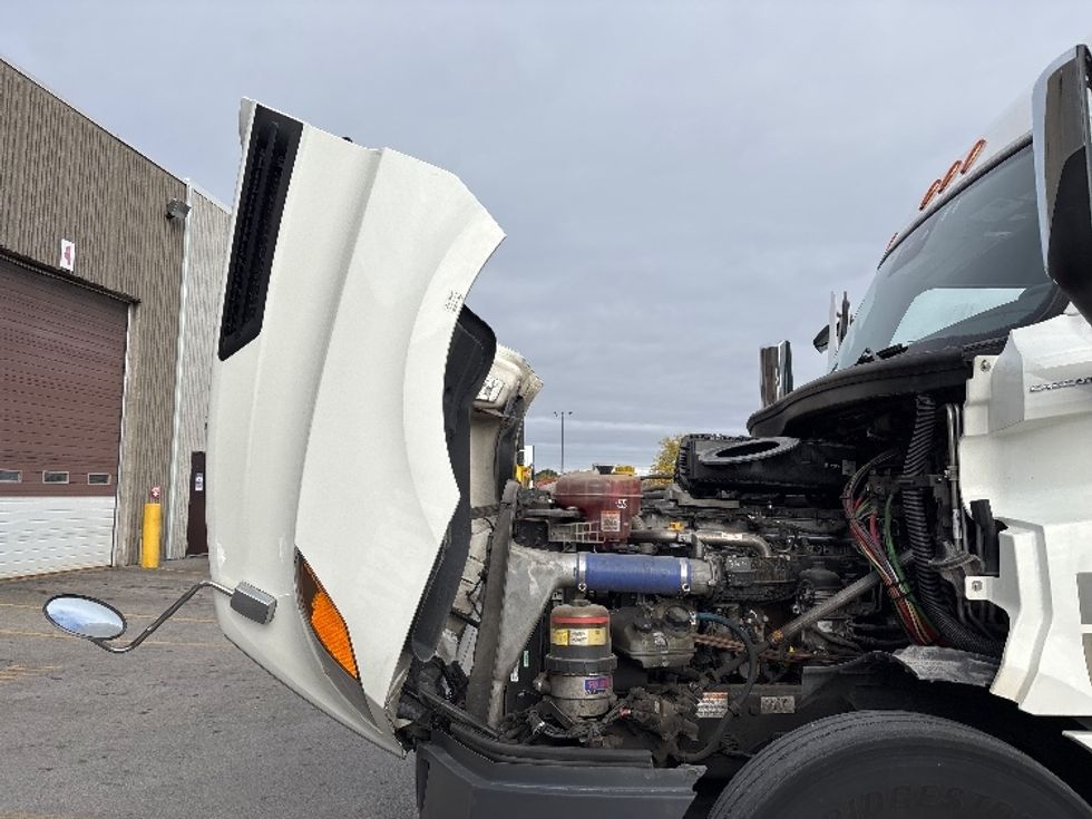 Sleeper Tractor-Heavy Duty Tractors-Freightliner-2021-T12664ST-Mississauga-ON-984,417\n\t\tkm-$ 74,500 - Image 21