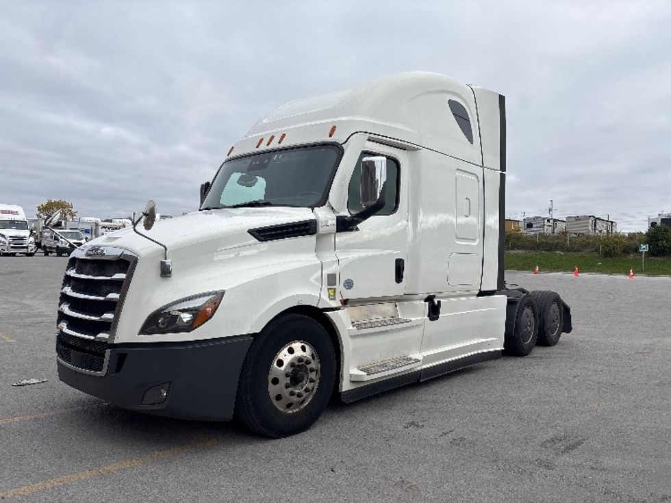 Sleeper Tractor-Heavy Duty Tractors-Freightliner-2021-T12664ST-Mississauga-ON-984,417\n\t\tkm-$ 74,500 - Image 3