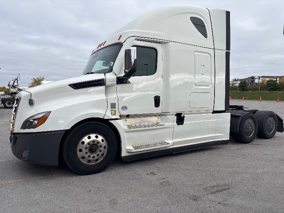 Sleeper Tractor-Heavy Duty Tractors-Freightliner-2021-T12664ST-Mississauga-ON-984,417\n\t\tkm-$ 74,500 - Image 4