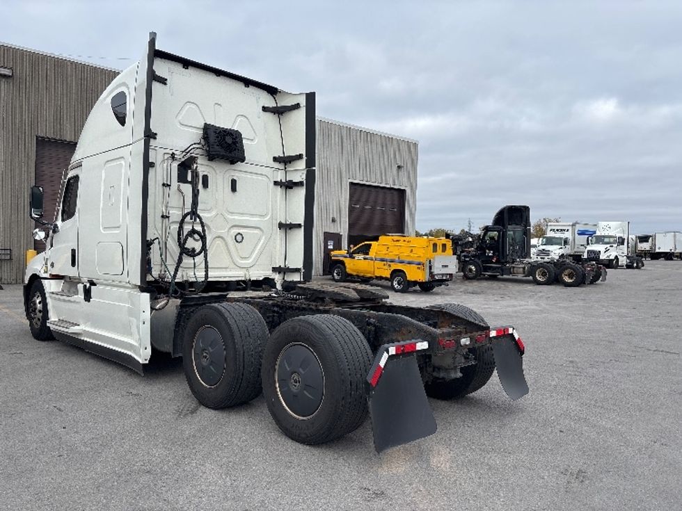 Sleeper Tractor-Heavy Duty Tractors-Freightliner-2021-T12664ST-Mississauga-ON-984,417\n\t\tkm-$ 74,500 - Image 5