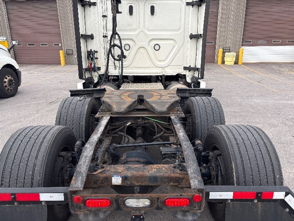 Sleeper Tractor-Heavy Duty Tractors-Freightliner-2021-T12664ST-Mississauga-ON-984,417\n\t\tkm-$ 74,500 - Image 6