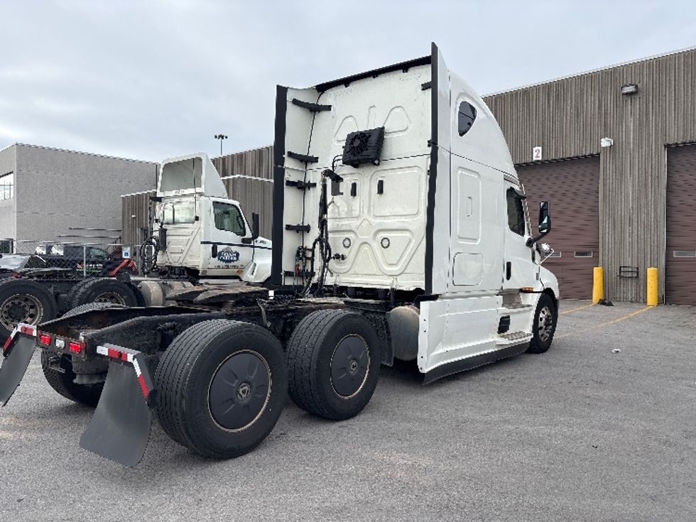 Sleeper Tractor-Heavy Duty Tractors-Freightliner-2021-T12664ST-Mississauga-ON-984,417\n\t\tkm-$ 74,500 - Image 7