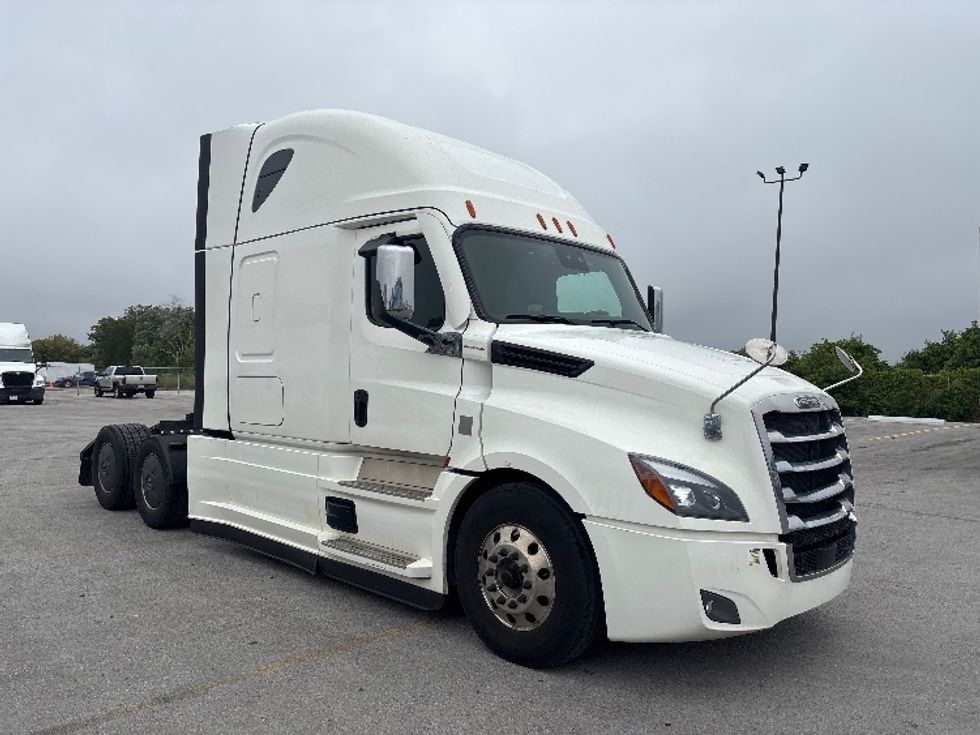 Sleeper Tractor-Heavy Duty Tractors-Freightliner-2021-T12664ST-Mississauga-ON-989,700\n\t\tkm-$ 75,750 - Image 1