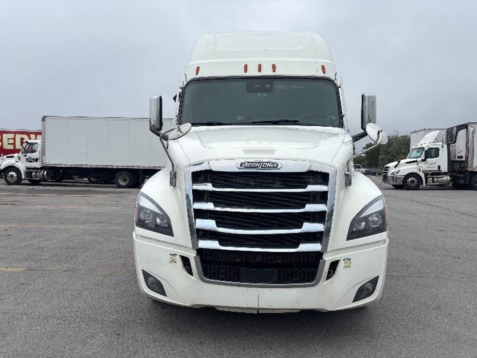 Sleeper Tractor-Heavy Duty Tractors-Freightliner-2021-T12664ST-Mississauga-ON-989,700\n\t\tkm-$ 75,750 - Image 2