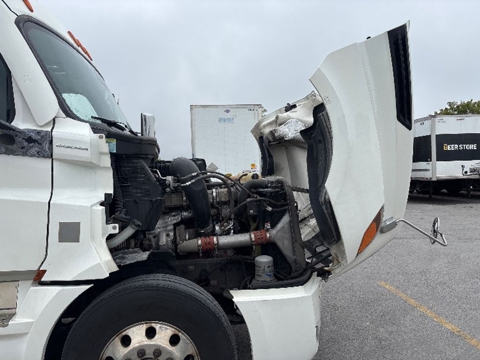 Sleeper Tractor-Heavy Duty Tractors-Freightliner-2021-T12664ST-Mississauga-ON-989,700\n\t\tkm-$ 75,750 - Image 20