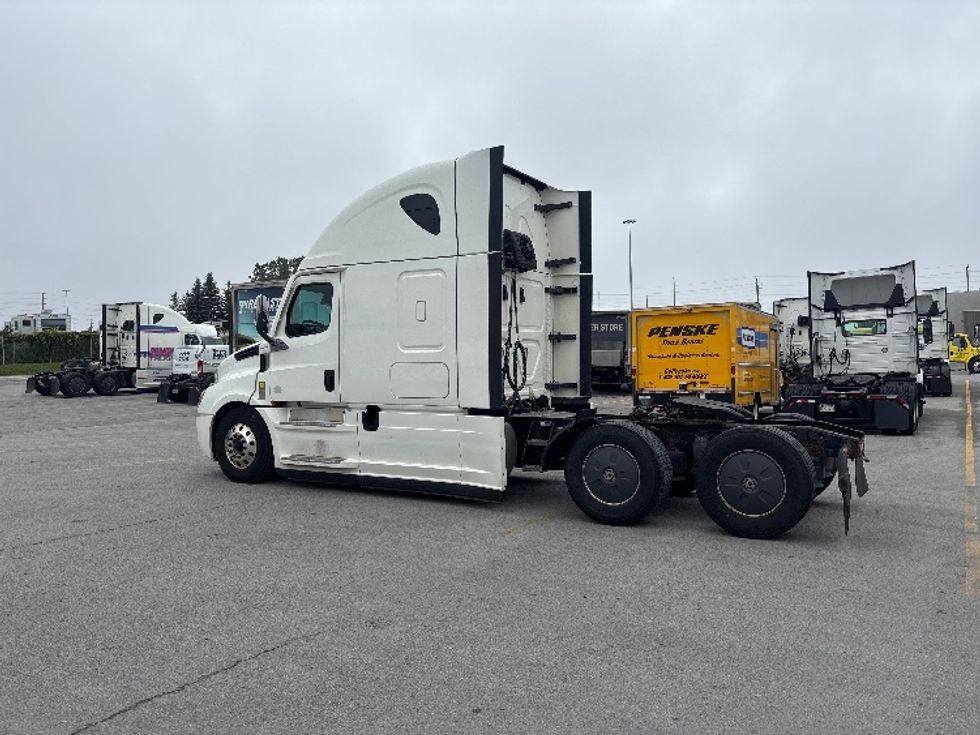 Sleeper Tractor-Heavy Duty Tractors-Freightliner-2021-T12664ST-Mississauga-ON-989,700\n\t\tkm-$ 75,750 - Image 5
