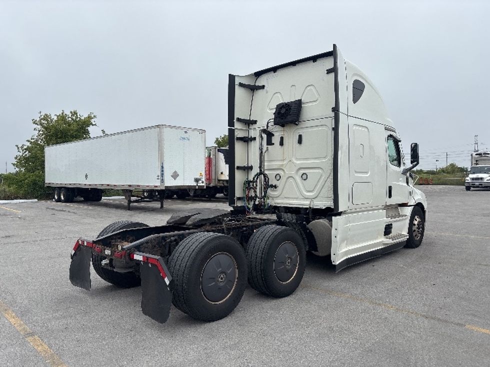Sleeper Tractor-Heavy Duty Tractors-Freightliner-2021-T12664ST-Mississauga-ON-989,700\n\t\tkm-$ 75,750 - Image 7