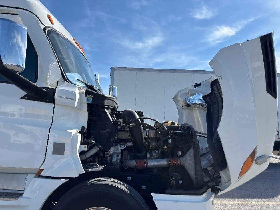 Sleeper Tractor-Heavy Duty Tractors-Freightliner-2021-T12664ST-Mississauga-ON-996,196\n\t\tkm-$ 75,750 - Image 20