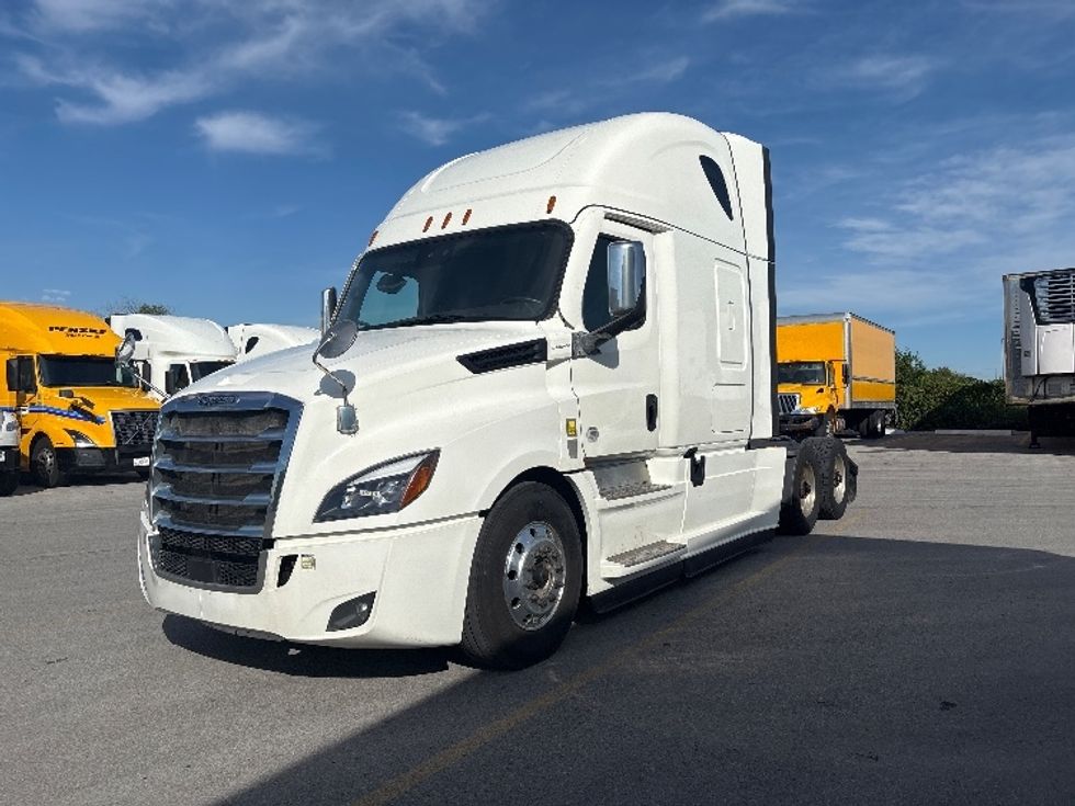 Sleeper Tractor-Heavy Duty Tractors-Freightliner-2021-T12664ST-Mississauga-ON-996,196\n\t\tkm-$ 75,750 - Image 3