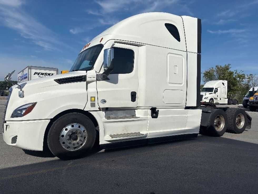 Sleeper Tractor-Heavy Duty Tractors-Freightliner-2021-T12664ST-Mississauga-ON-996,196\n\t\tkm-$ 75,750 - Image 4