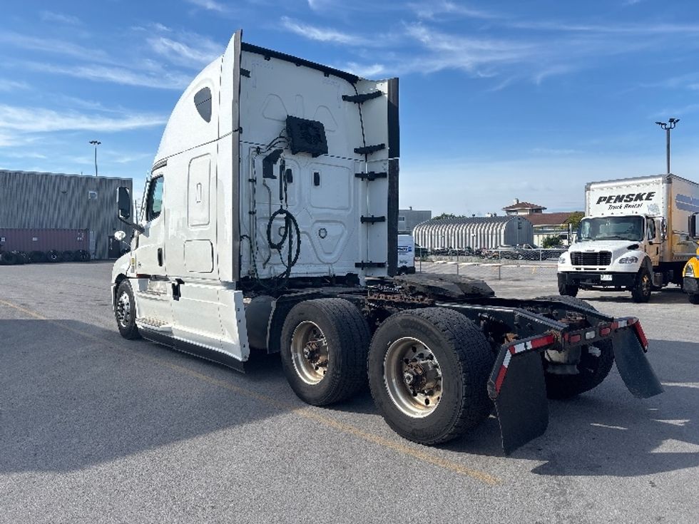 Sleeper Tractor-Heavy Duty Tractors-Freightliner-2021-T12664ST-Mississauga-ON-996,196\n\t\tkm-$ 75,750 - Image 5
