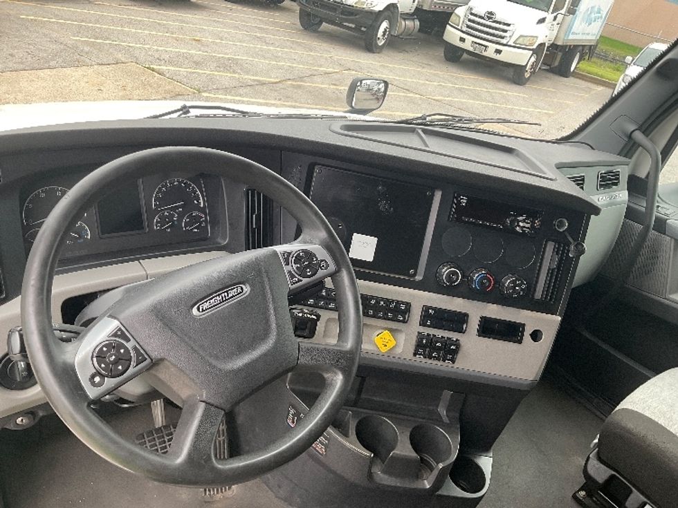 Sleeper Tractor-Heavy Duty Tractors-Freightliner-2021-T12664ST-Moberly-MO-466,455\n\t\tmiles-$ 68,500 - Image 11