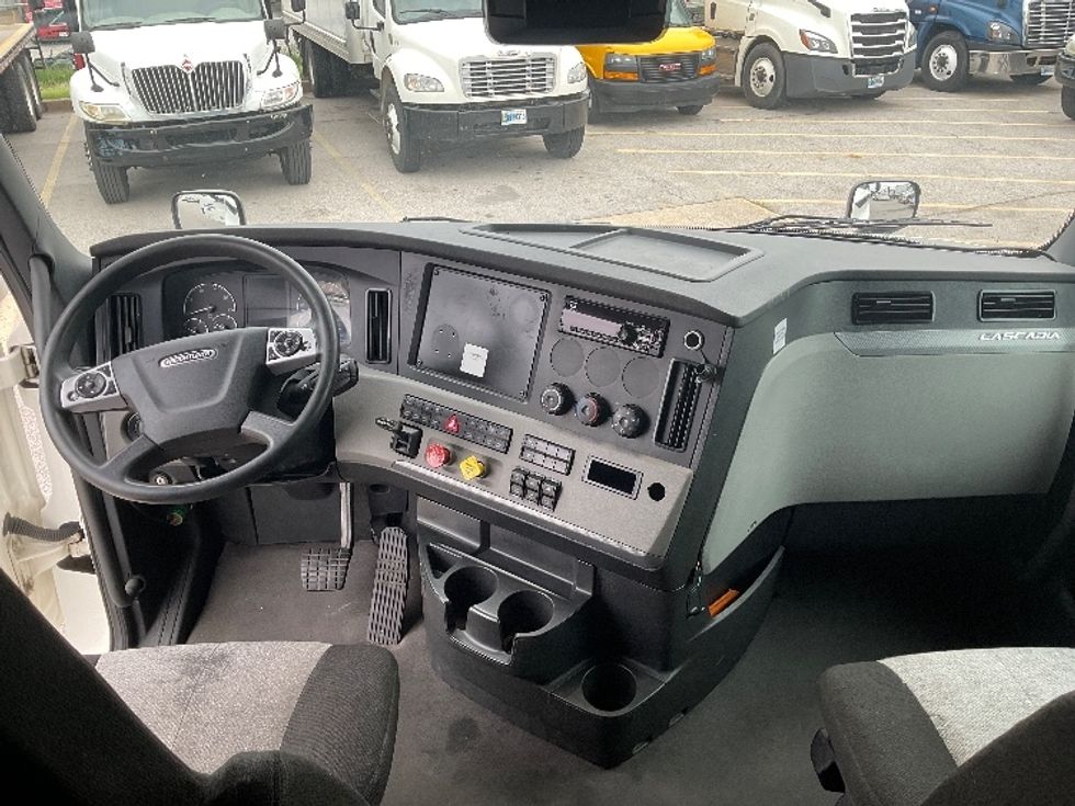 Sleeper Tractor-Heavy Duty Tractors-Freightliner-2021-T12664ST-Moberly-MO-466,455\n\t\tmiles-$ 68,500 - Image 12