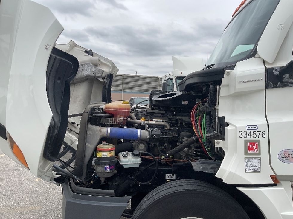 Sleeper Tractor-Heavy Duty Tractors-Freightliner-2021-T12664ST-Moberly-MO-466,455\n\t\tmiles-$ 68,500 - Image 21