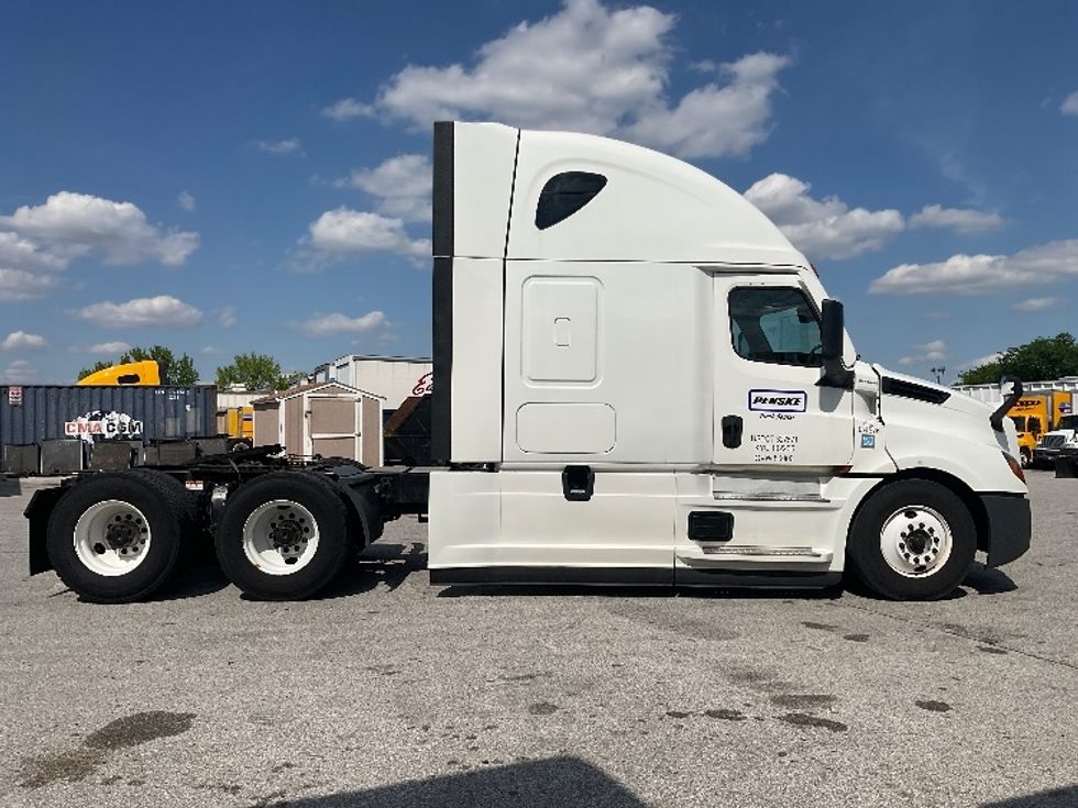 Sleeper Tractor-Heavy Duty Tractors-Freightliner-2021-T12664ST-Moberly-MO-466,455\n\t\tmiles-$ 68,500 - Image 8