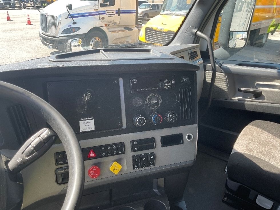 Sleeper Tractor-Heavy Duty Tractors-Freightliner-2021-T12664ST-Moberly-MO-547,341\n\t\tmiles-$ 60,500 - Image 12