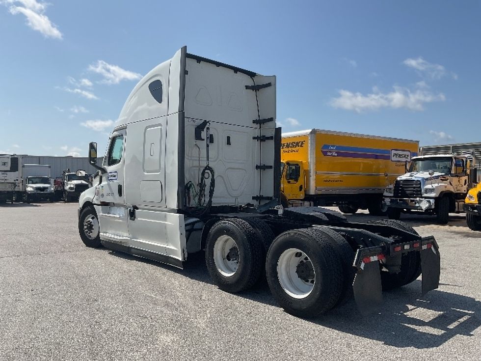 Sleeper Tractor-Heavy Duty Tractors-Freightliner-2021-T12664ST-Moberly-MO-547,341\n\t\tmiles-$ 60,500 - Image 5