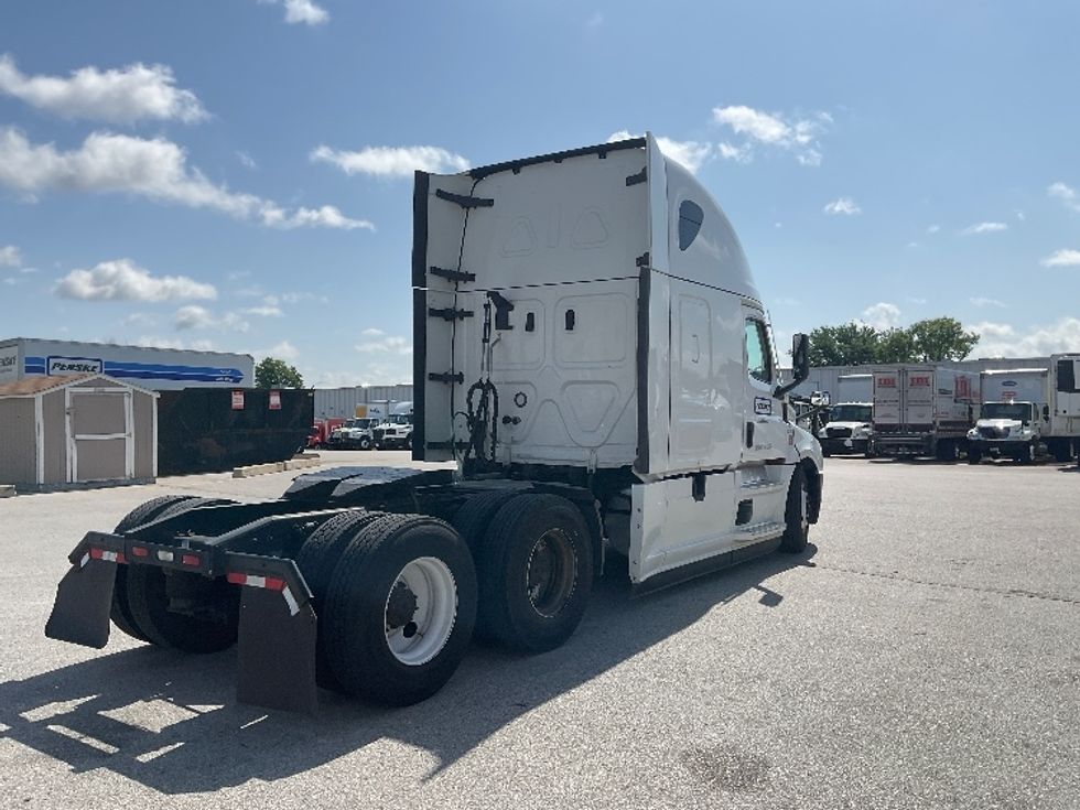 Sleeper Tractor-Heavy Duty Tractors-Freightliner-2021-T12664ST-Moberly-MO-547,341\n\t\tmiles-$ 60,500 - Image 7