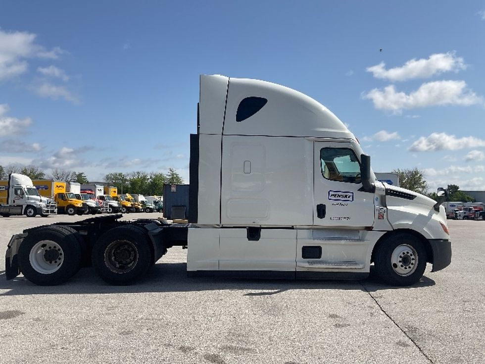 Sleeper Tractor-Heavy Duty Tractors-Freightliner-2021-T12664ST-Moberly-MO-547,341\n\t\tmiles-$ 60,500 - Image 8