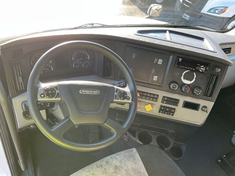 Sleeper Tractor-Heavy Duty Tractors-Freightliner-2021-T12664ST-Moberly-MO-628,503\n\t\tmiles-$ 49,500 - Image 11