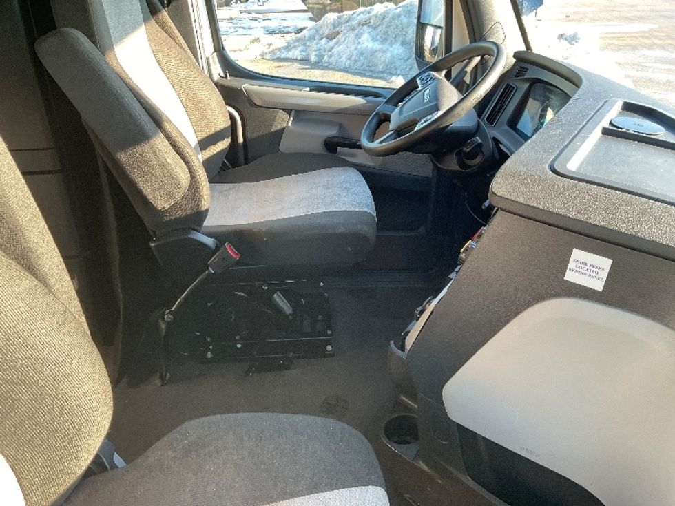 Sleeper Tractor-Heavy Duty Tractors-Freightliner-2021-T12664ST-Moberly-MO-628,503\n\t\tmiles-$ 49,500 - Image 15