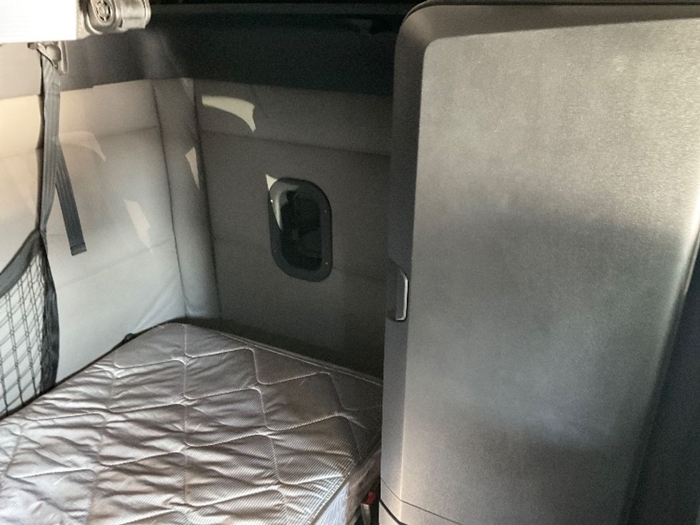 Sleeper Tractor-Heavy Duty Tractors-Freightliner-2021-T12664ST-Moberly-MO-628,503\n\t\tmiles-$ 49,500 - Image 18