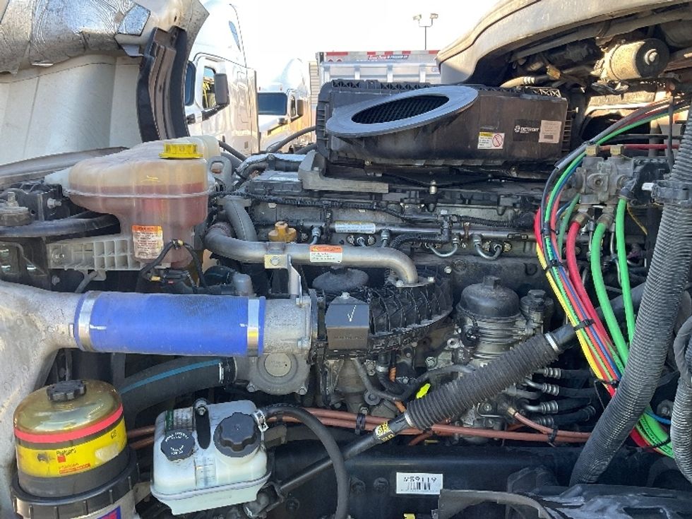 Sleeper Tractor-Heavy Duty Tractors-Freightliner-2021-T12664ST-Moberly-MO-628,503\n\t\tmiles-$ 49,500 - Image 21