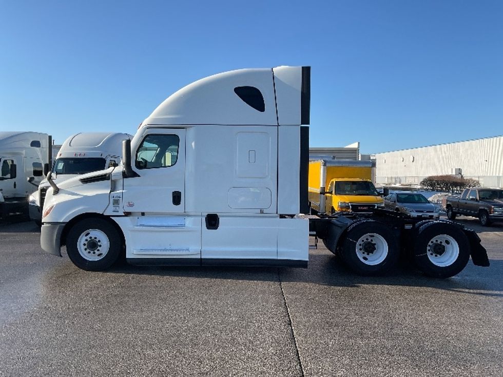 Sleeper Tractor-Heavy Duty Tractors-Freightliner-2021-T12664ST-Moberly-MO-628,503\n\t\tmiles-$ 49,500 - Image 4
