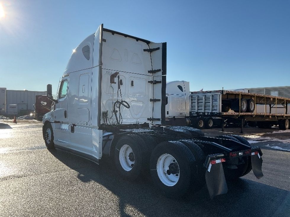 Sleeper Tractor-Heavy Duty Tractors-Freightliner-2021-T12664ST-Moberly-MO-628,503\n\t\tmiles-$ 49,500 - Image 5