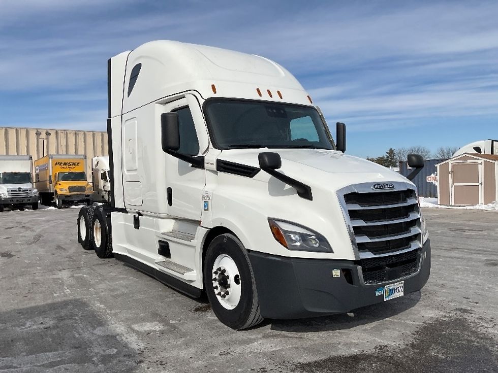 Sleeper Tractor-Heavy Duty Tractors-Freightliner-2021-T12664ST-Moberly-MO-635,833\n\t\tmiles-$ 48,750 - Image 1