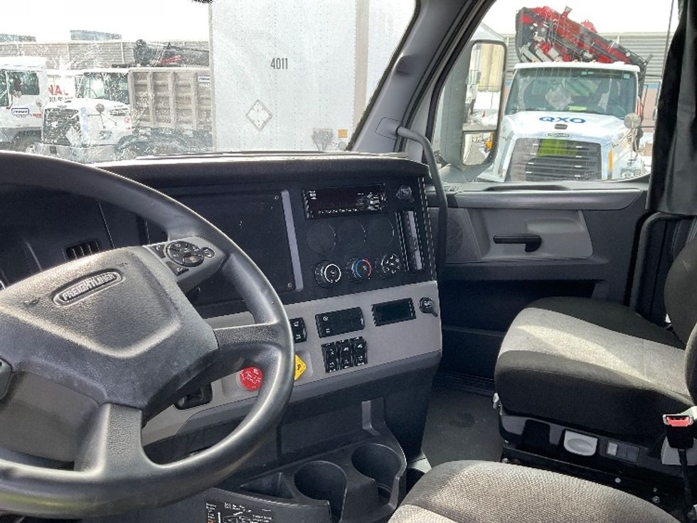 Sleeper Tractor-Heavy Duty Tractors-Freightliner-2021-T12664ST-Moberly-MO-635,833\n\t\tmiles-$ 48,750 - Image 10