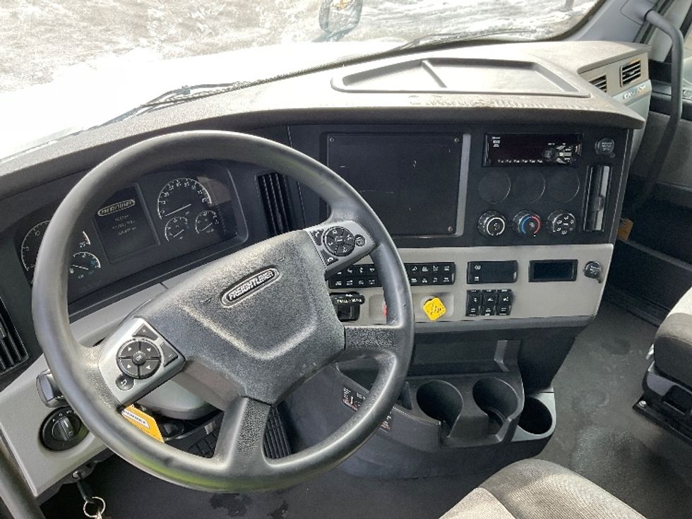 Sleeper Tractor-Heavy Duty Tractors-Freightliner-2021-T12664ST-Moberly-MO-635,833\n\t\tmiles-$ 48,750 - Image 11
