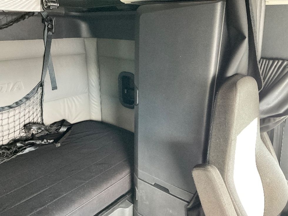 Sleeper Tractor-Heavy Duty Tractors-Freightliner-2021-T12664ST-Moberly-MO-635,833\n\t\tmiles-$ 48,750 - Image 18