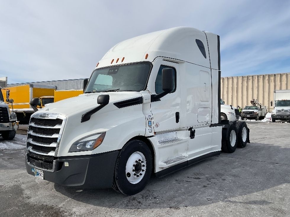 Sleeper Tractor-Heavy Duty Tractors-Freightliner-2021-T12664ST-Moberly-MO-635,833\n\t\tmiles-$ 48,750 - Image 3