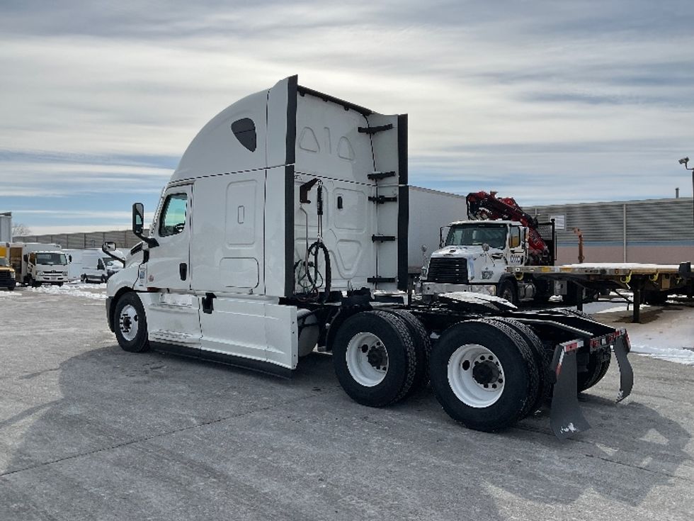 Sleeper Tractor-Heavy Duty Tractors-Freightliner-2021-T12664ST-Moberly-MO-635,833\n\t\tmiles-$ 48,750 - Image 5