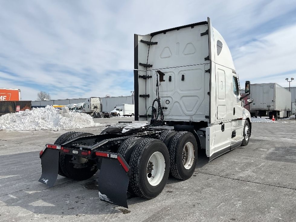 Sleeper Tractor-Heavy Duty Tractors-Freightliner-2021-T12664ST-Moberly-MO-635,833\n\t\tmiles-$ 48,750 - Image 7