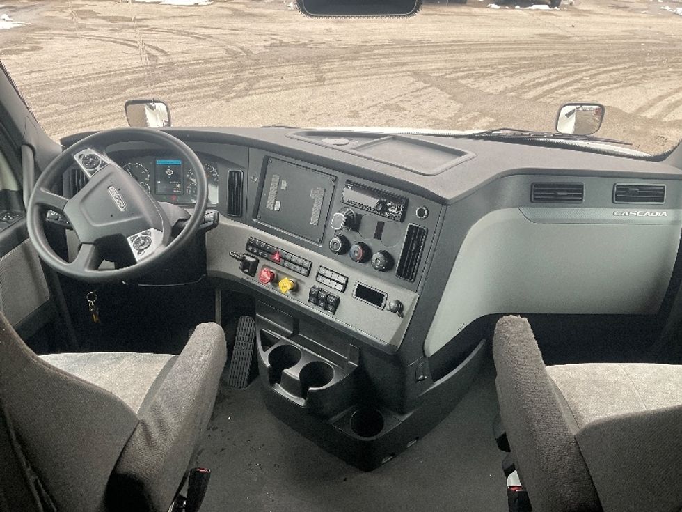 Sleeper Tractor-Heavy Duty Tractors-Freightliner-2021-T12664ST-Moberly-MO-644,014\n\t\tmiles-$ 51,500 - Image 12