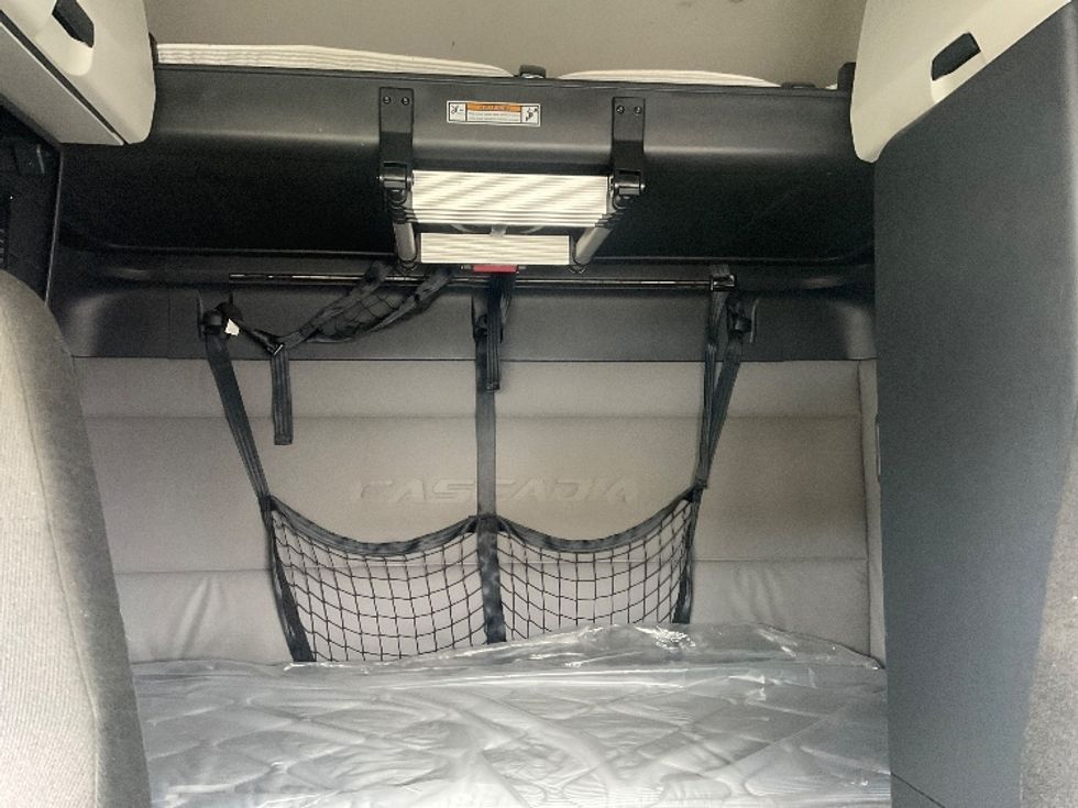 Sleeper Tractor-Heavy Duty Tractors-Freightliner-2021-T12664ST-Moberly-MO-644,014\n\t\tmiles-$ 51,500 - Image 16