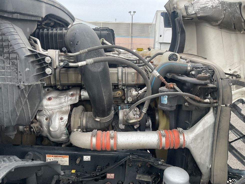 Sleeper Tractor-Heavy Duty Tractors-Freightliner-2021-T12664ST-Moberly-MO-644,014\n\t\tmiles-$ 51,500 - Image 20