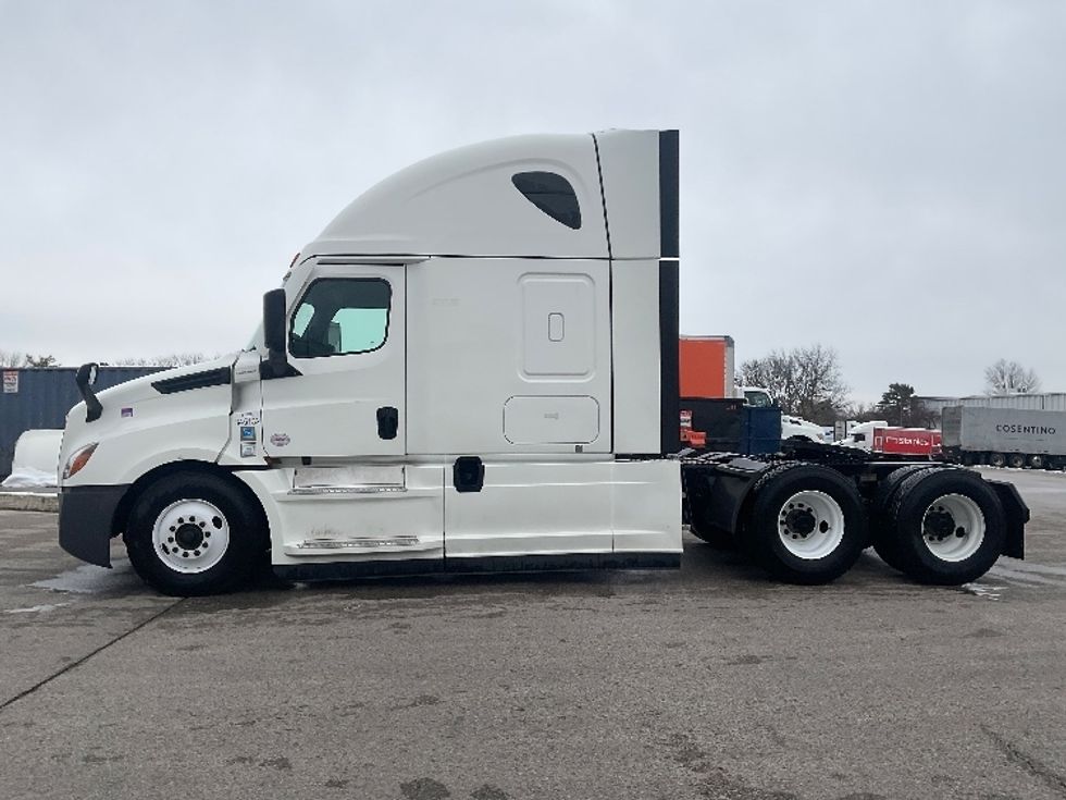 Sleeper Tractor-Heavy Duty Tractors-Freightliner-2021-T12664ST-Moberly-MO-644,014\n\t\tmiles-$ 51,500 - Image 4