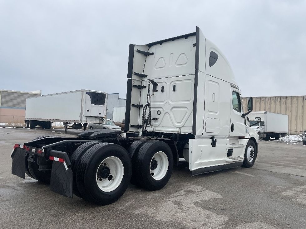 Sleeper Tractor-Heavy Duty Tractors-Freightliner-2021-T12664ST-Moberly-MO-644,014\n\t\tmiles-$ 51,500 - Image 7