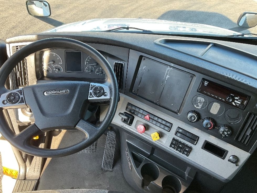 Sleeper Tractor-Heavy Duty Tractors-Freightliner-2021-T12664ST-Moberly-MO-646,697\n\t\tmiles-$ 48,000 - Image 11