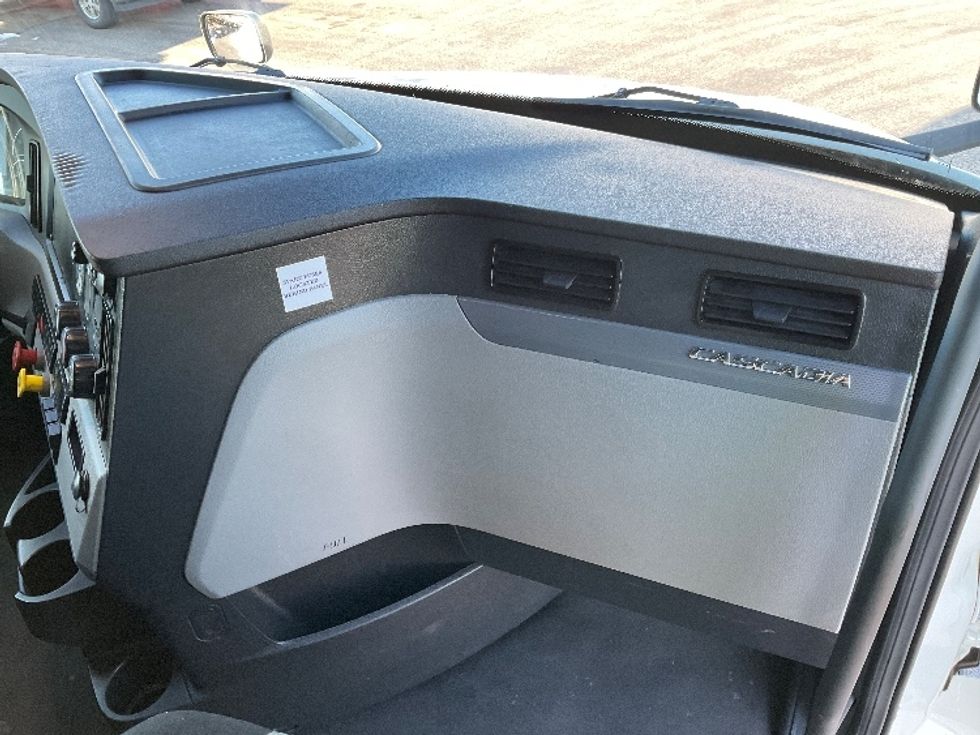 Sleeper Tractor-Heavy Duty Tractors-Freightliner-2021-T12664ST-Moberly-MO-646,697\n\t\tmiles-$ 48,000 - Image 14