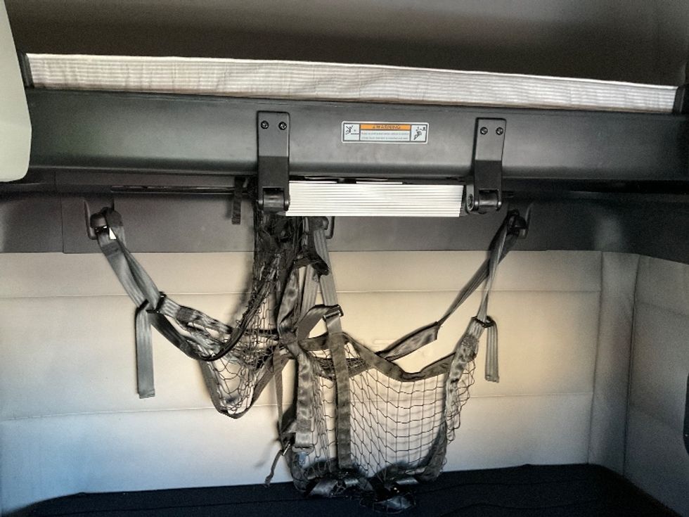 Sleeper Tractor-Heavy Duty Tractors-Freightliner-2021-T12664ST-Moberly-MO-646,697\n\t\tmiles-$ 48,000 - Image 16