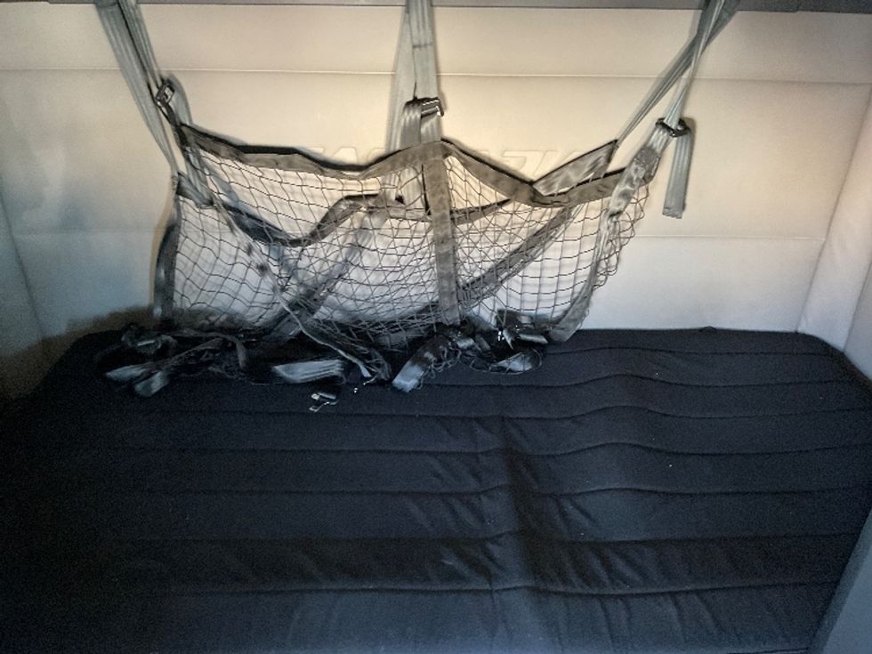 Sleeper Tractor-Heavy Duty Tractors-Freightliner-2021-T12664ST-Moberly-MO-646,697\n\t\tmiles-$ 48,000 - Image 17