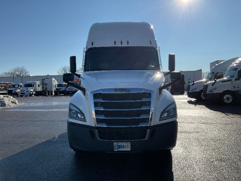 Sleeper Tractor-Heavy Duty Tractors-Freightliner-2021-T12664ST-Moberly-MO-646,697\n\t\tmiles-$ 48,000 - Image 2