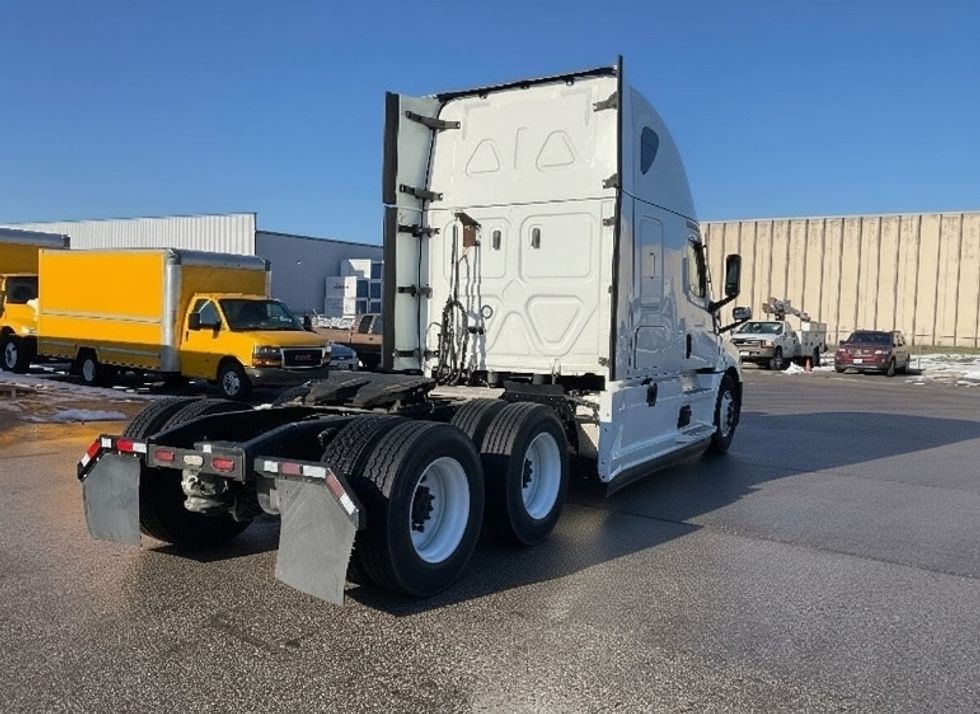 Sleeper Tractor-Heavy Duty Tractors-Freightliner-2021-T12664ST-Moberly-MO-646,697\n\t\tmiles-$ 48,000 - Image 7