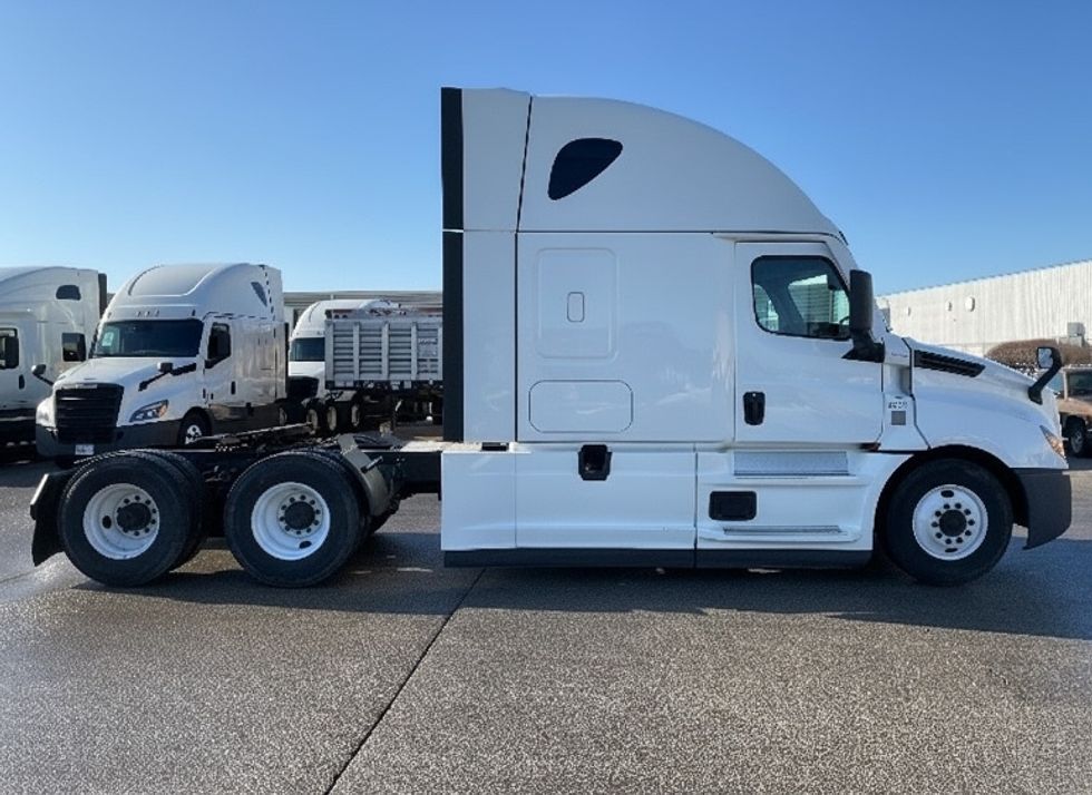 Sleeper Tractor-Heavy Duty Tractors-Freightliner-2021-T12664ST-Moberly-MO-646,697\n\t\tmiles-$ 48,000 - Image 8
