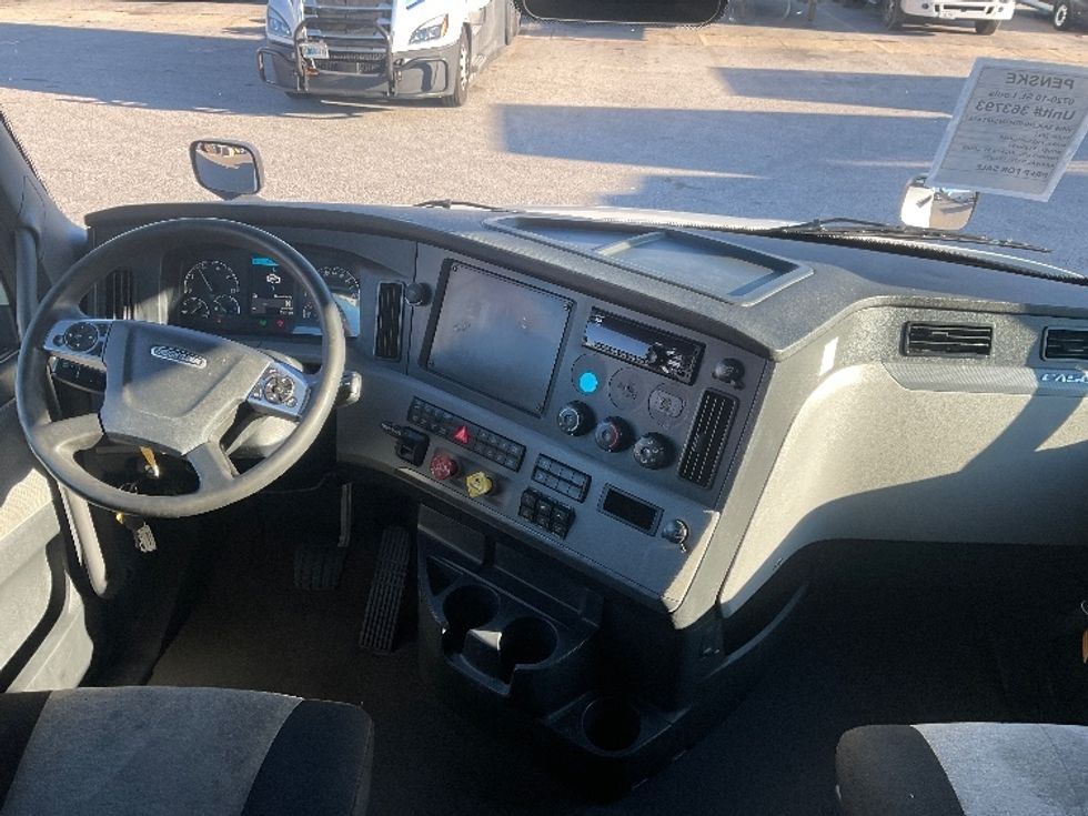 Sleeper Tractor-Heavy Duty Tractors-Freightliner-2021-T12664ST-Moberly-MO-662,935\n\t\tmiles-$ 46,500 - Image 12