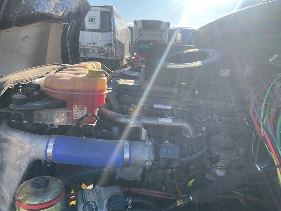 Sleeper Tractor-Heavy Duty Tractors-Freightliner-2021-T12664ST-Moberly-MO-662,935\n\t\tmiles-$ 46,500 - Image 21